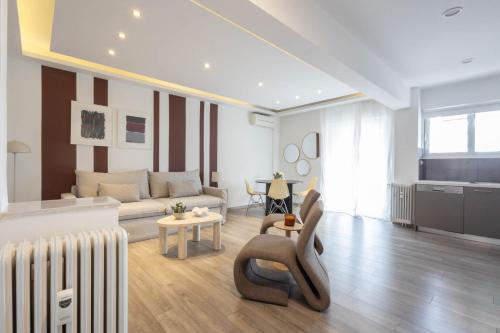 An Impressive 2 bdr Apt in Glyfada