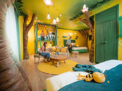 a bedroom with a tree themed room with two beds at Plopsaland Theater Hotel in De Panne