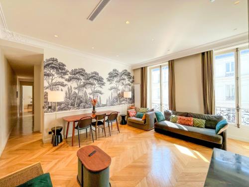 UrbanFlat 141 - Grand Appartement Champs-Elysees Ponthieu