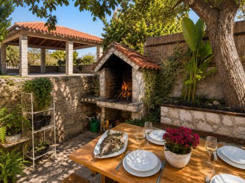 Old Town Sole Mediterranean Garden