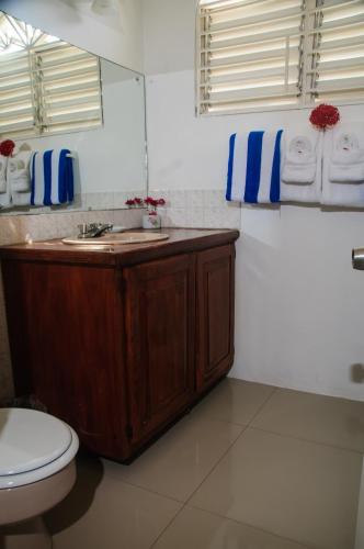 חדר רחצה ב-Firefly Beach Cottages