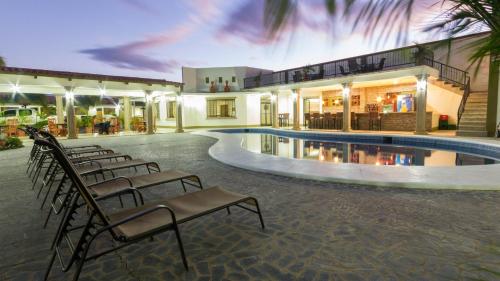 Kolam renang di atau dekat dengan Hotel Frontera