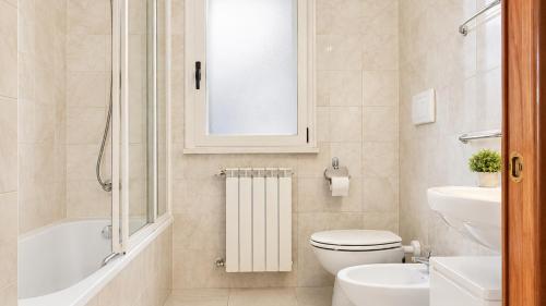a bathroom with a toilet and a sink at Casa Vacanze Agriturismo BioMele in Policoro
