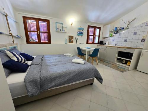 Studio Mare Fuori with terrace