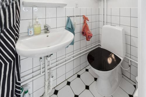 a bathroom with a sink and a toilet at Nostalgic 1960S Idyll in Kulhuse