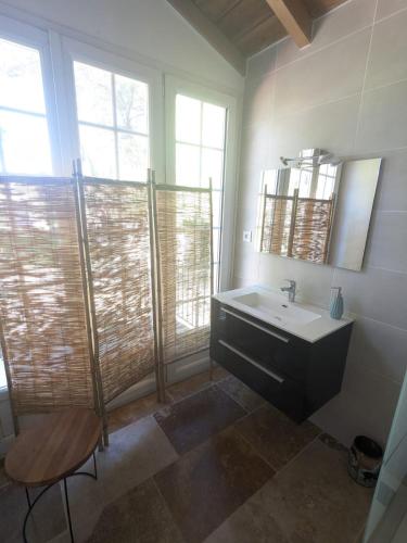 a bathroom with a sink and a mirror at La Tour in Béziers