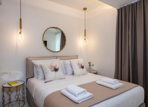 SiLena Luxury Penthouse with Jacuzzi - Near Chania Old Town