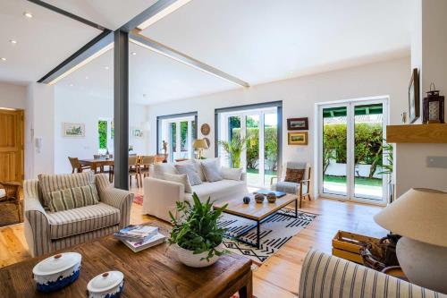 Elegant Garden Villa Cascais by Portugal Portfolio
