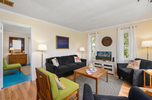 a living room with a couch and a tv at Bertie Street Cottage in Chincoteague