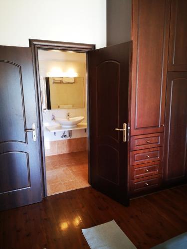 a bathroom with a sink and a mirror at Olvios Hotel in Goura