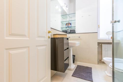Luxury Flat Crocetta 2 stops from Duomo, AC