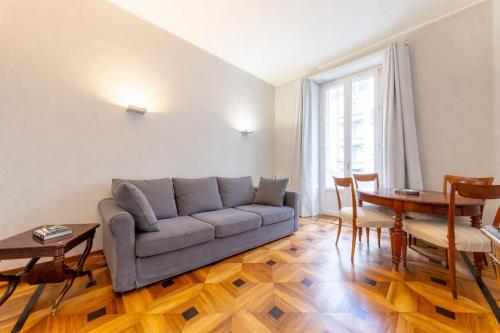 Luxury Flat Crocetta 2 stops from Duomo, AC