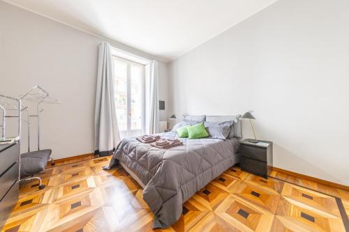 Luxury Flat Crocetta 2 stops from Duomo, AC