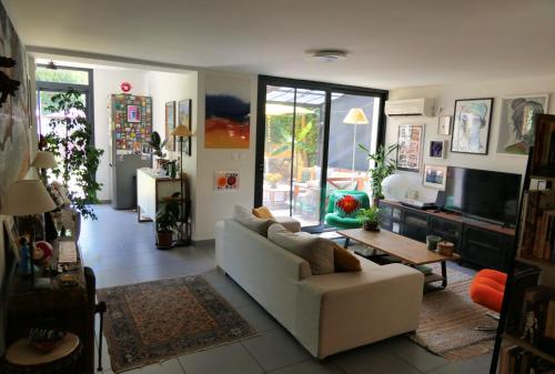 Superbe T3- Two bedrooms appartment with garden and pétanque! Perfect Spot!
