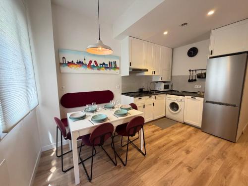 A 4 min andando del metro 3 habitaciones con baño privado
