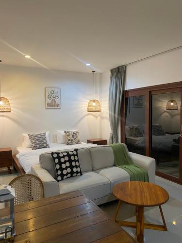 a living room with a couch and a bed at Arunta Samui in Lipa Noi