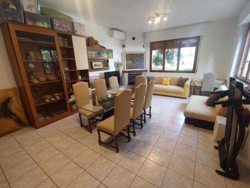 a living room with a table and chairs and a couch at Villa Maddalena Brianza in Lentate sul Seveso