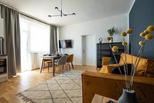 Bright apartment in the center with a balcony