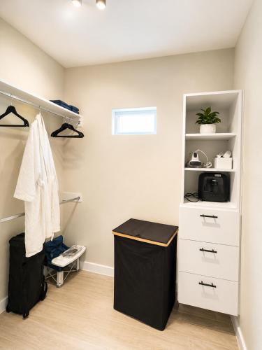a room with a closet with a desk and a microwave at Gold'n Retreat in Mission