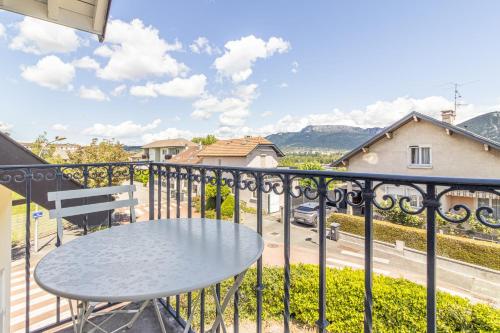 Le Balcon