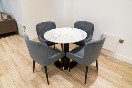Modern 2 Bed Penthouse with Stunning views in Manchester City Center photo 20