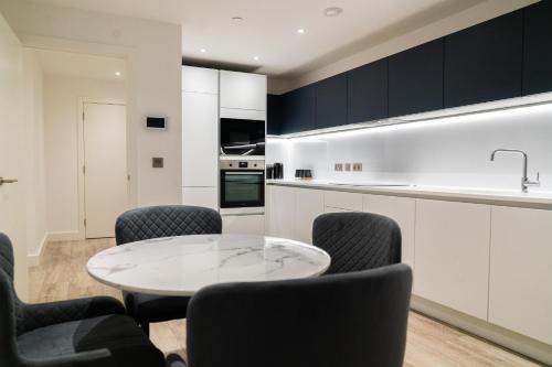 Modern 2 Bed Penthouse with Stunning views in Manchester City Center photo 4