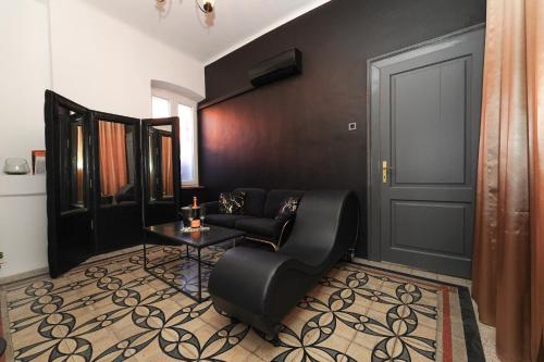 The LOVE Apartment - 60m2 - Centre - Tantra Chair