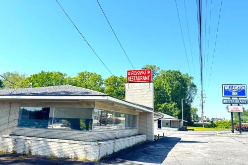 a building with a sign for a restaurant at Williamston Inn NC Near Greenville US 64 in Williamston