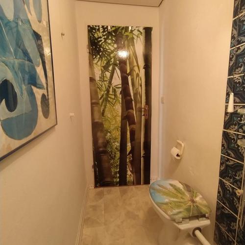 a bathroom with a door with a picture of bamboo at Ferienwohnung im Krokusweg in Langenneufnach
