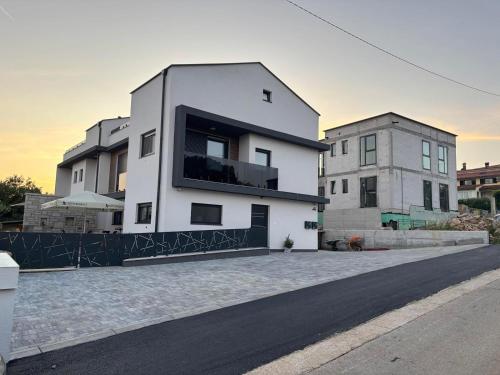 BRAND NEW-2 bedrooms,2 bathrooms for 5 persons with underfloor heating