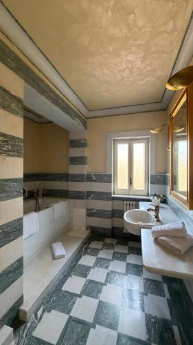 a large bathroom with a tub and a sink at Villa O'Serbante in Sant'Agnello