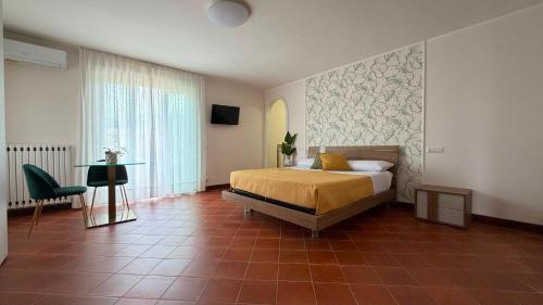 a bedroom with a bed and a table in it at Villa O'Serbante in Sant'Agnello