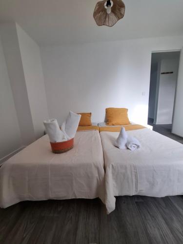 two beds sitting next to each other in a room at Flexygere 2 in Orléans