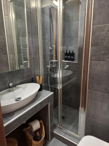 Quiet apartment close to the center and metro stop