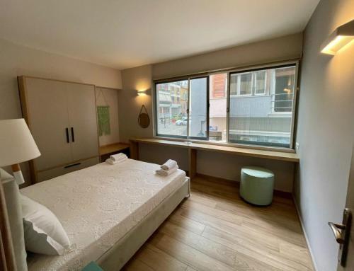 Luxury Apartment Steps from Historic Center Plaka
