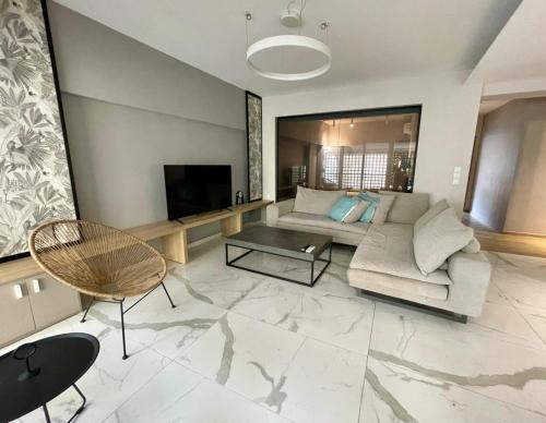 Luxury Apartment Steps from Historic Center Plaka