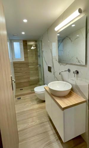 Luxury Apartment Steps from Historic Center Plaka