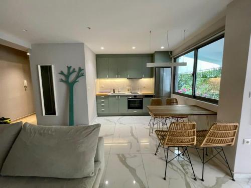 Luxury Apartment Steps from Historic Center Plaka