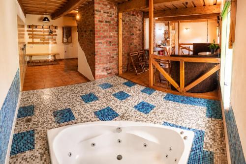 a bath tub in the middle of a bathroom at Neimaņu sēta Apartments in Augšlīgatne