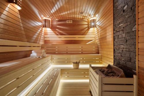 a wooden sauna with a bench in the middle at Via Mar Residence - Alanya Experience in Alanya