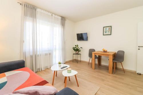 Apartment with terrace and parking