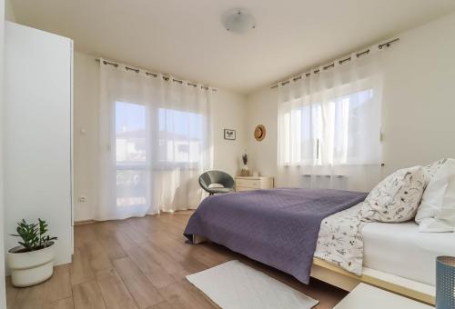 Apartment with terrace and parking
