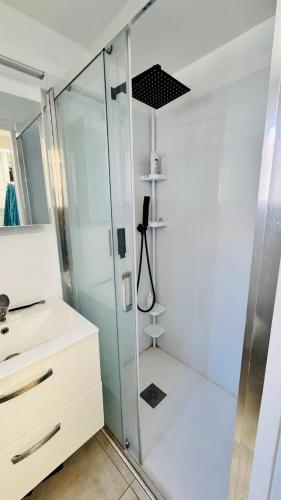 Grand appartement avec terrasse à 50m de la plage