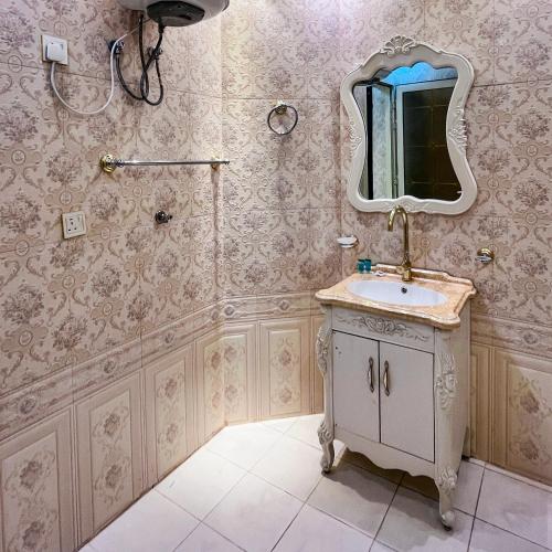a bathroom with a sink and a mirror at فلل أرياف - Aryaf in Abha
