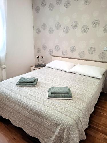 Apartments Mladenka