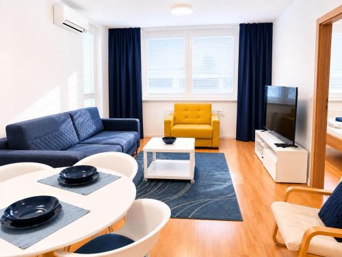KarLove II Apartment Modern 2 Room Stay with Private Parking, AC and Easy City Access