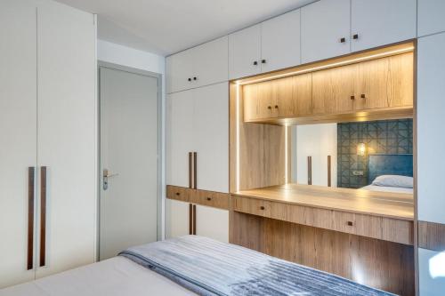 Manos Loft