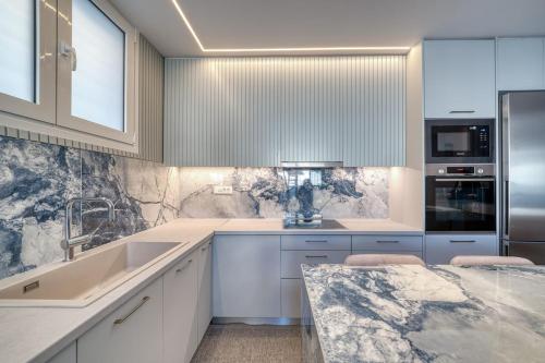 Manos Loft