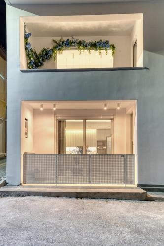 Manos Loft