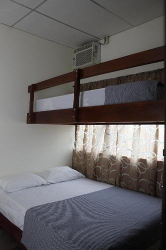 a bunk bed in a room with a bunk bedweredasteryasteryasteryasteryastery at Hotel Estación del Sol in Las Núñez